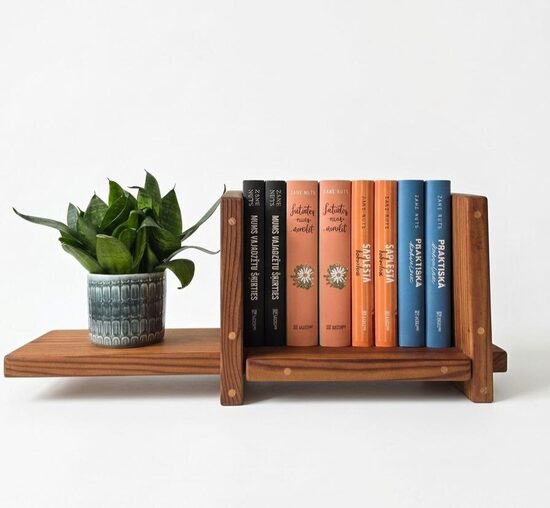 TBR grāmatu plaukts